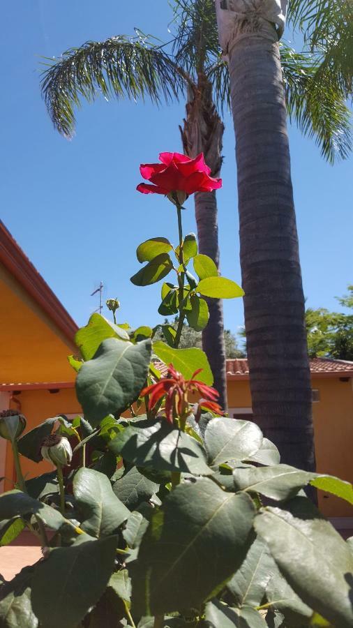 Le Rose Di Modica Villa Exteriör bild